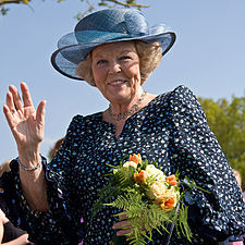 Koningin_Beatrix_in_Vries[1].jpg